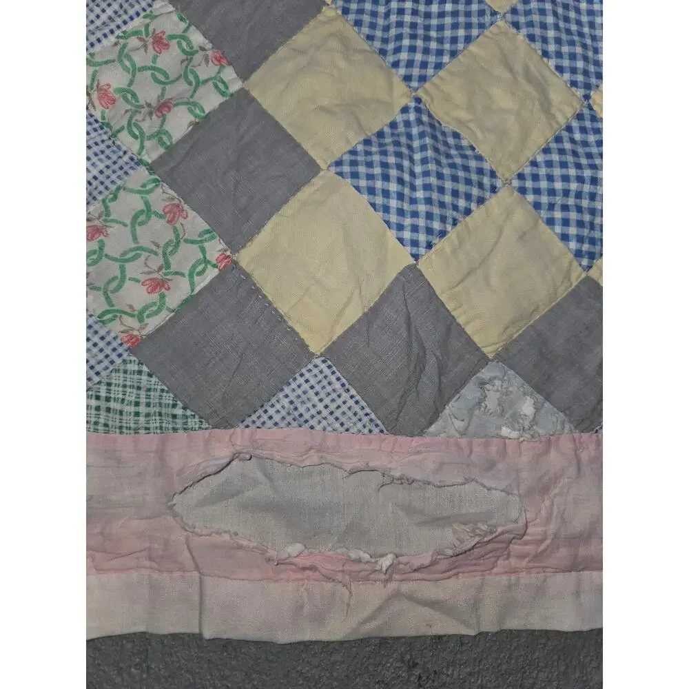 Vintage Handmade Patchwork Trip Around The World Quilt 87